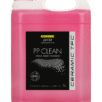 Vaaleanpunainen neste kannussa, joka on KORREK Pro Ceramic TFC PP Clean 5L pesuaine.