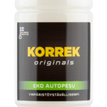 Valkoinen muovikotelo, jossa musta etiketti, sisältää 1L KORREK Eko Autopesua. Ympäristöystävällinen ja tehokas pesuaine autoille.
