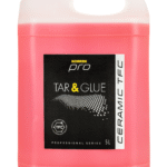 Vaaleanpunainen neste kannussa, KORREK Pro Ceramic TFC Tar & Glue 5L, hitaasti haihtuva liuotinpohjainen puhdistusaine.