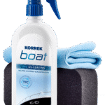 Korrek Boat TFC UV-Coating spray-pullo sinisella trigger-pumpulla ja kaksi puhdistusliinaa, UV-suoja veneen helppoon ja nopean suojapinnoitteeseen.